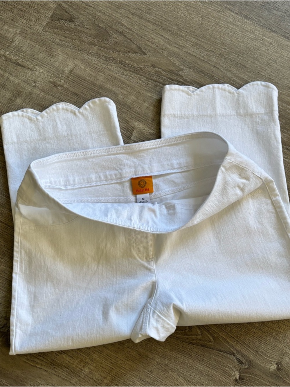 White Capris bundle - Picture 3 of 7